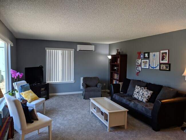 Sala de estar - 3121 W Hood Ave