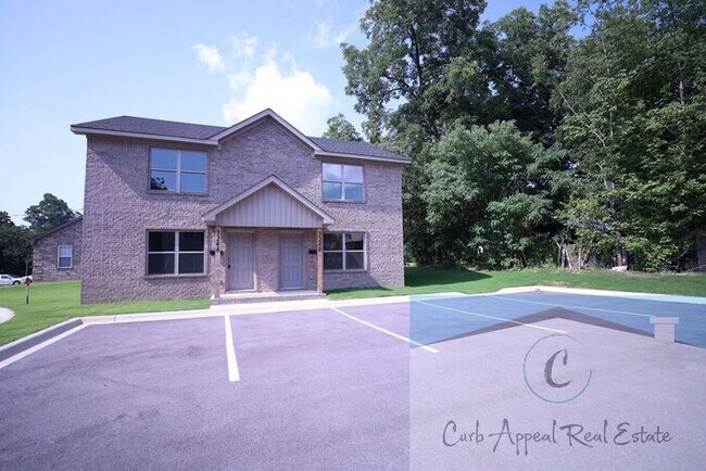 Foto del edificio - First month move in special $800!! Beautiful 2 bed 2 bath duplex, includes washer and dryer