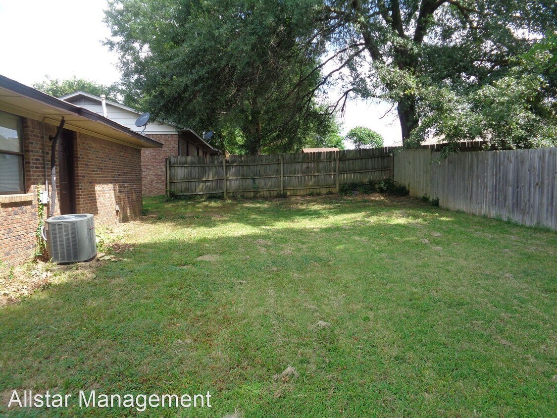 Building Photo - 3 br, 1 bath House - 7354 Northbrook