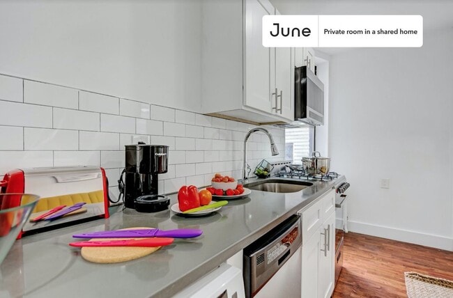 Foto del edificio - Room in Shared 3.0 bed/1 bath home