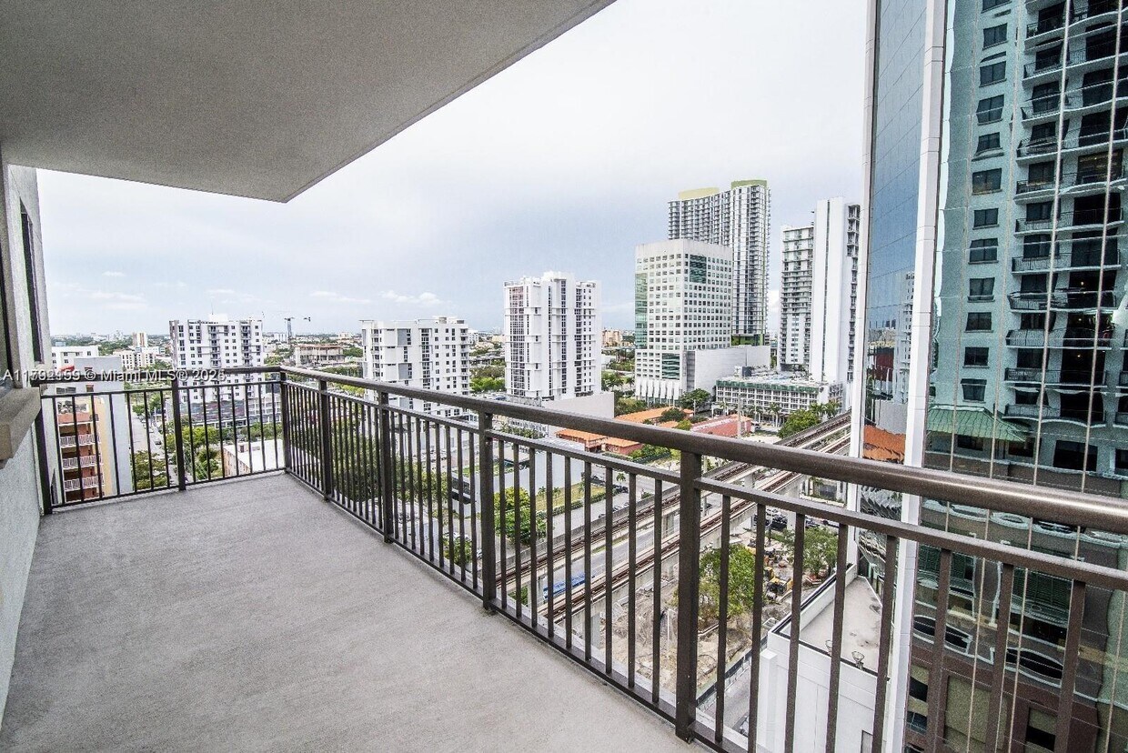 Foto principal - 999 SW 1st Ave