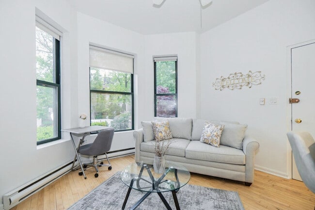 Foto del edificio - 2544 N Burling St