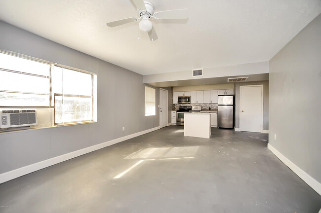 Building Photo - 620 S Grannis Ave