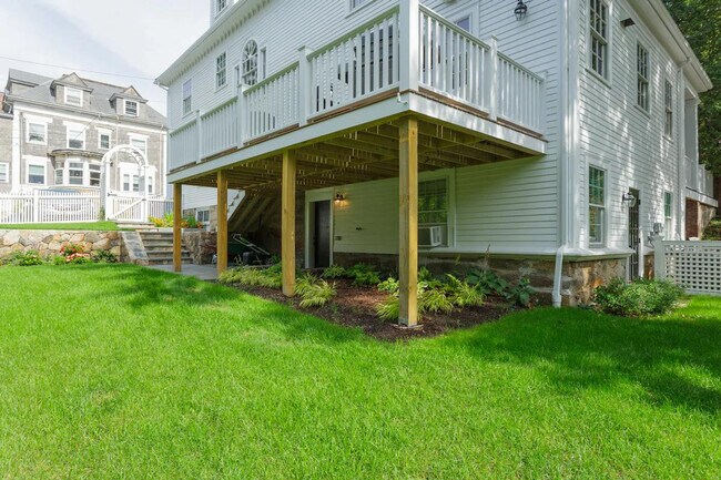 Building Photo - 5 Park Ln