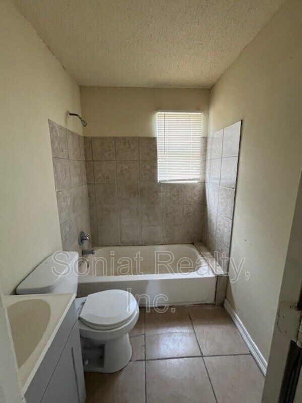 Foto del edificio - 5501 Cameron Blvd