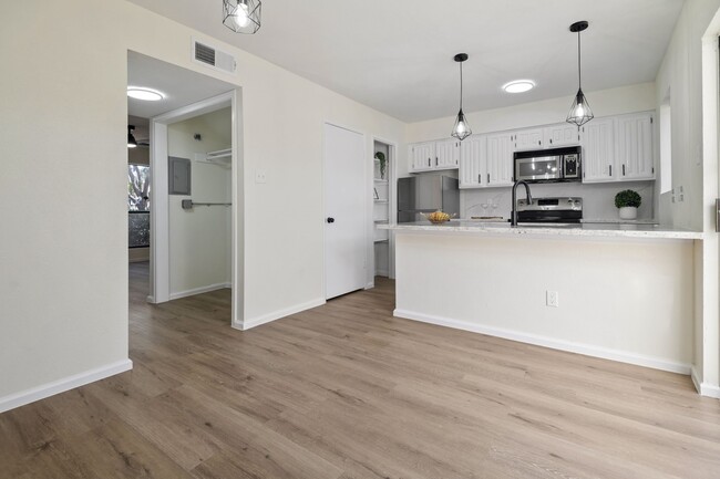 Foto del edificio - 2120 Wilcrest Dr