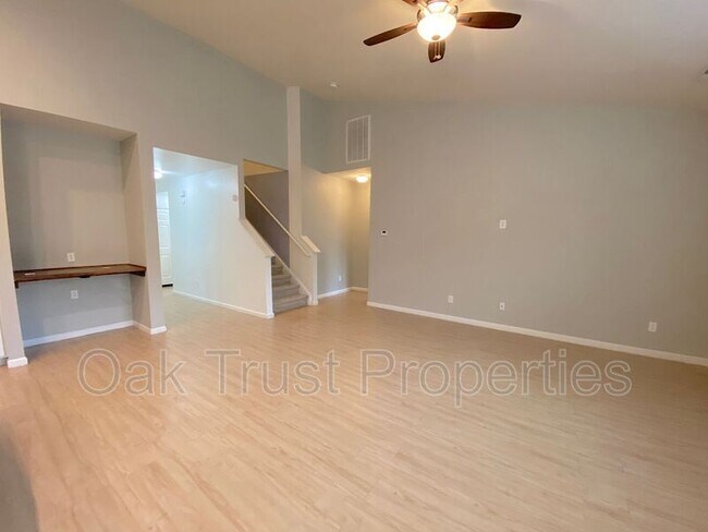 Foto del edificio - 513 Flycatcher Dr