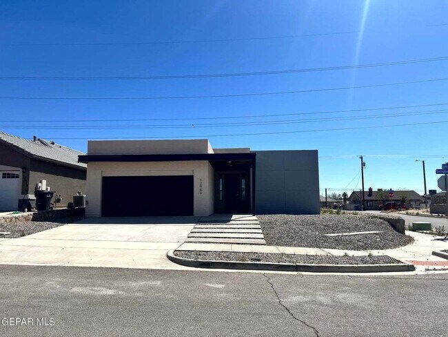 Foto del edificio - Open floor plan. 4 Bedrooms, 2.5 baths, 2 ...