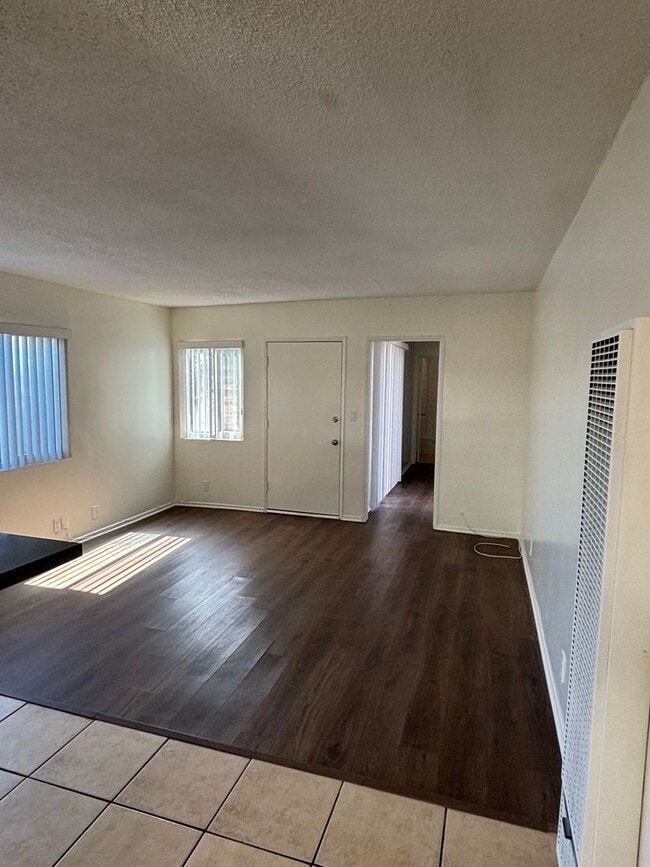Building Photo - Spacious 4 Bed/2 Bath  Apartment for Rent in San Pedro