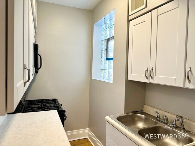 Foto del edificio - 1769 W Greenleaf Ave