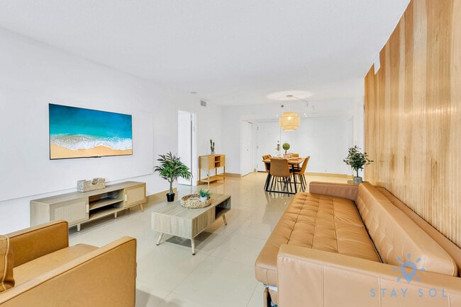 Building Photo - 5225 Collins Ave