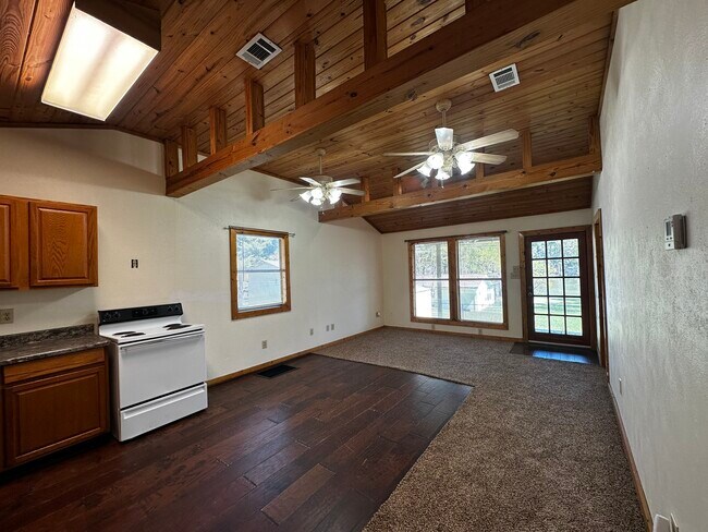 Building Photo - 1453 Chapparal Rd