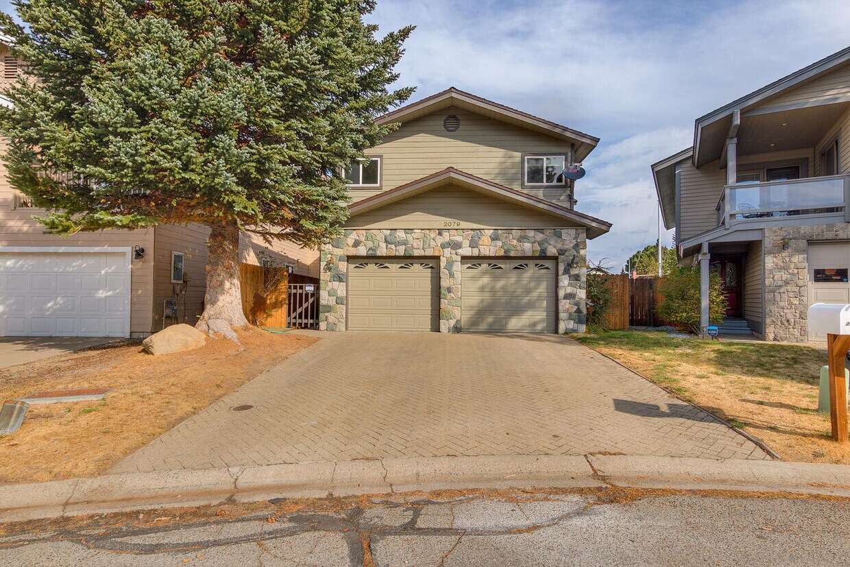 2079 Slalom Ct, South Lake Tahoe, CA 96150 House Rental in South Lake