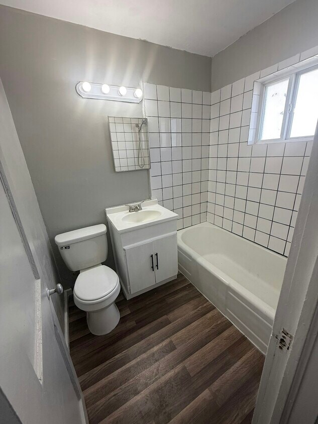 Building Photo - 810 S Terrace Dr