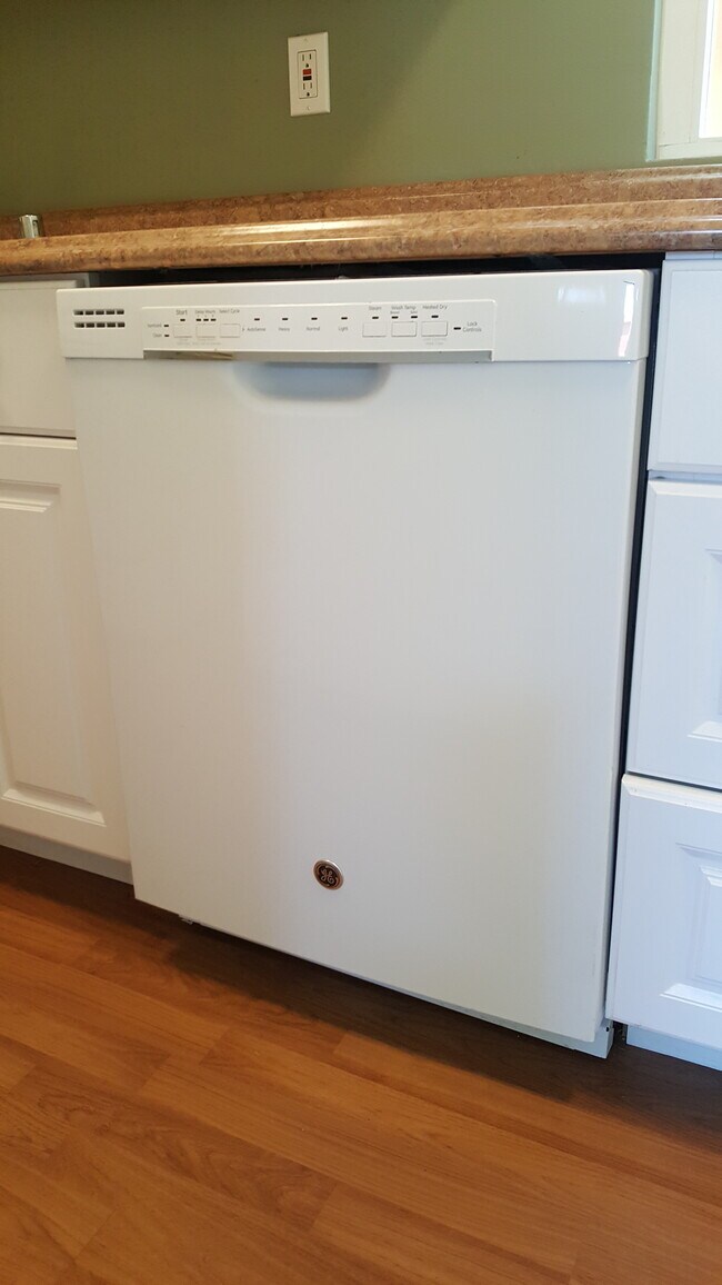 Dishwasher - 3140 Collier Ave