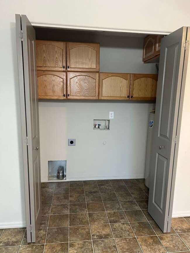 Building Photo - Recently Updated 2 Bedroom Home