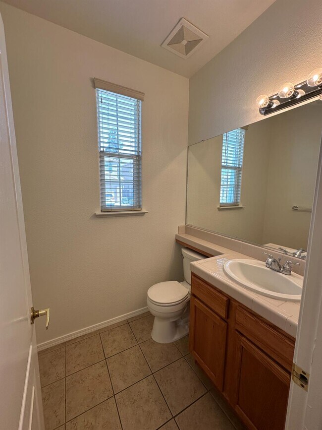 Foto del edificio - 636 W Venice Ln