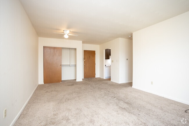 2BR, 1BA - 888 SF - Zahra Apartments in Miamisburg