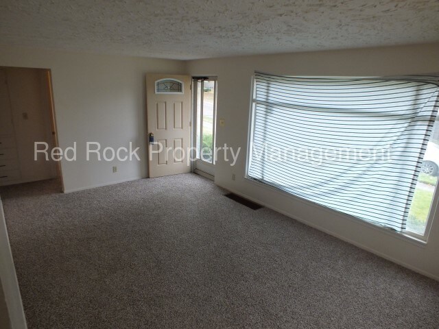 Building Photo - 6004 N Montevista Pl