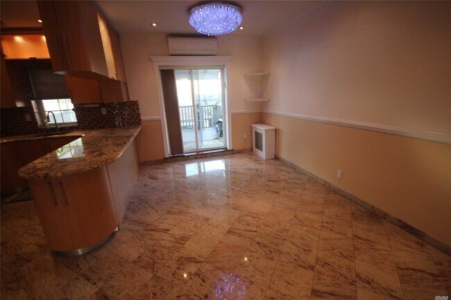 Foto del edificio - 82-83-83 160th St