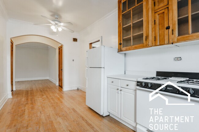 Building Photo - 4828 W Addison St