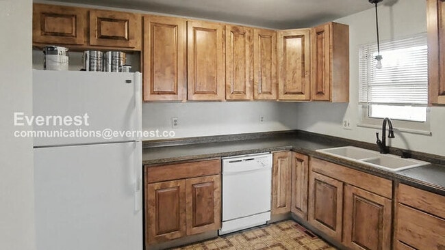 Building Photo - 2115 Diana Dr