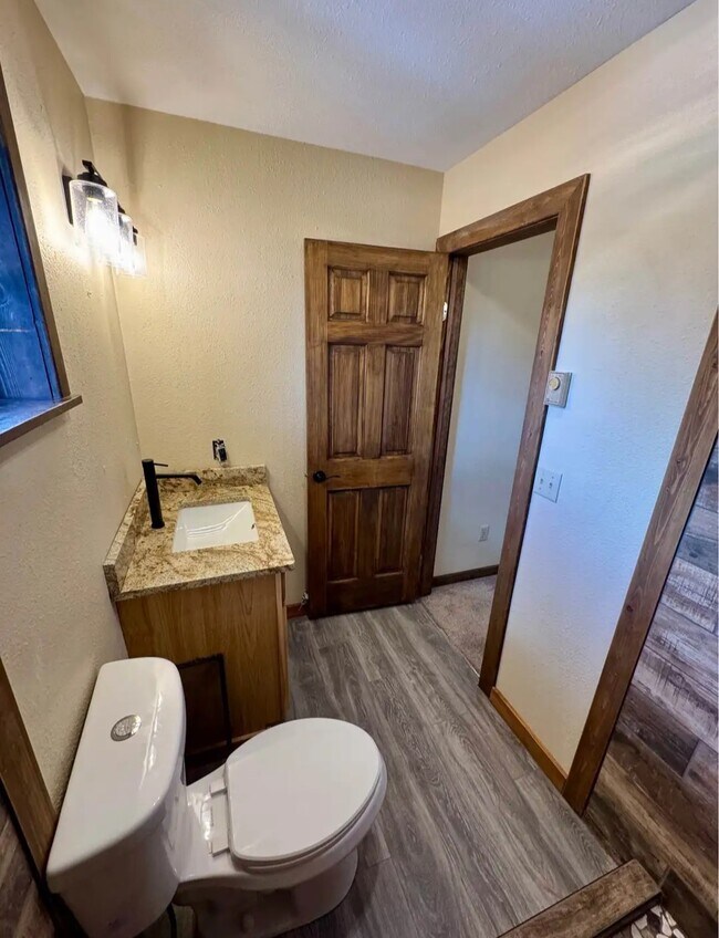 Building Photo - 587 E Golf Pl