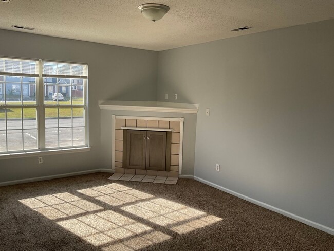 Building Photo - 109 Fairwood Ct