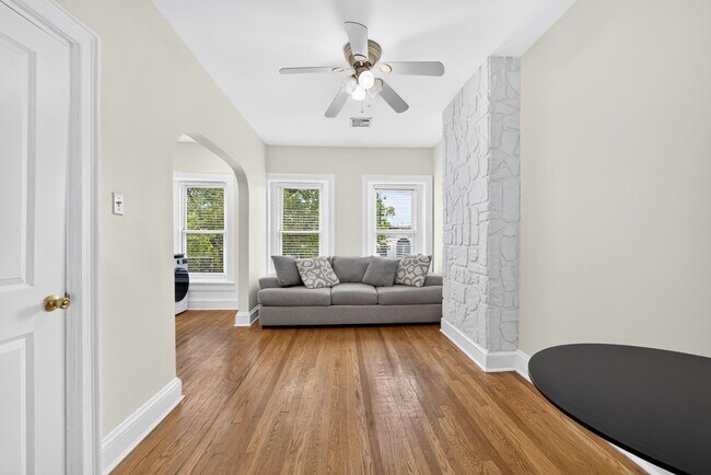 Foto del edificio - 7 Whitman Ave