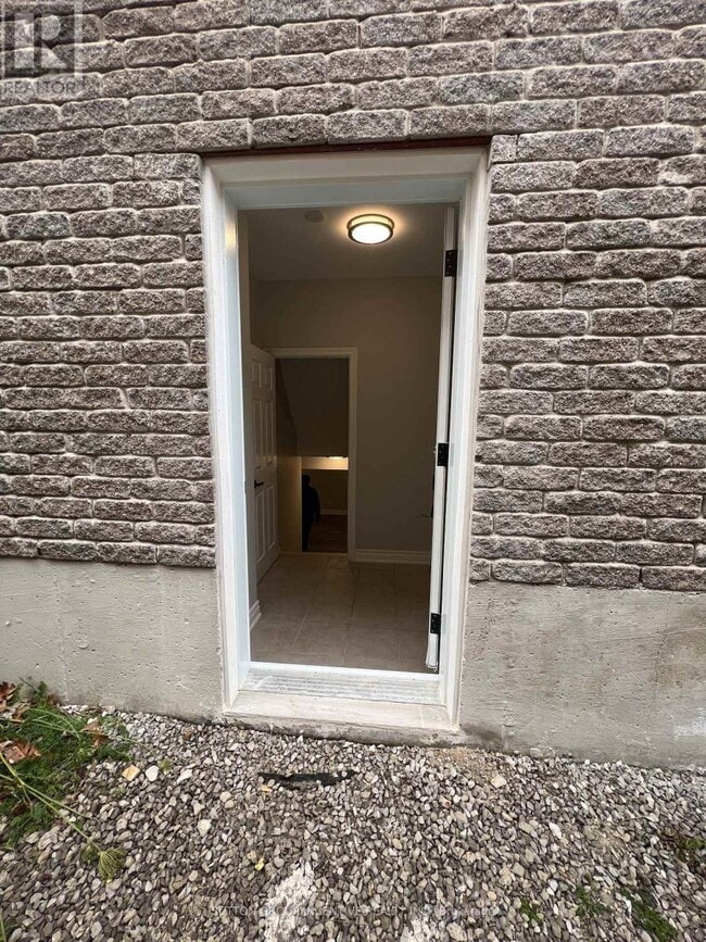 Building Photo - 114 Raymond Crescent