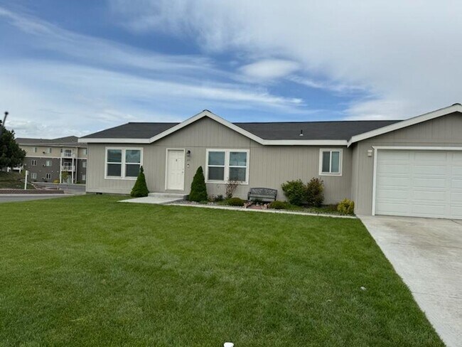 Building Photo - A gem of a home in Boardman