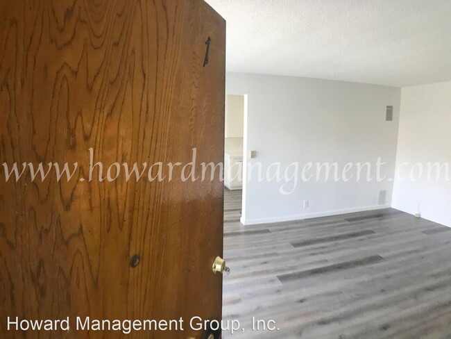 Building Photo - 1427 S Crest Dr
