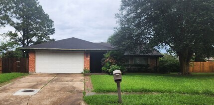Building Photo - 15215 Ensenada Dr