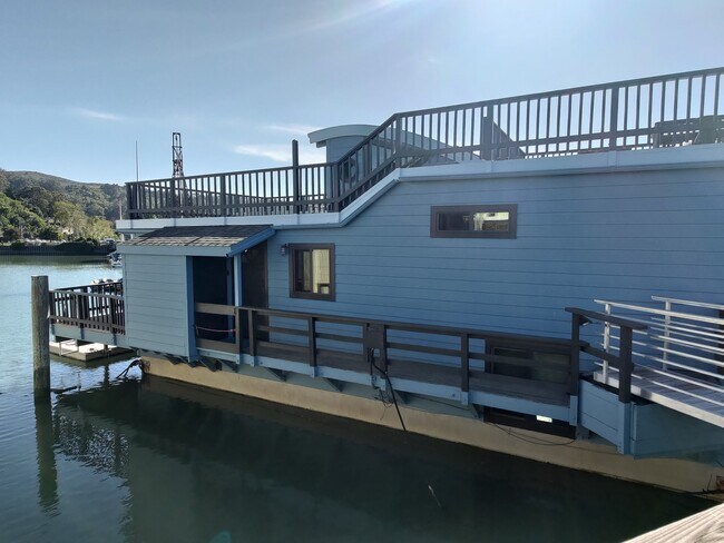 Building Photo - 12 A Dock