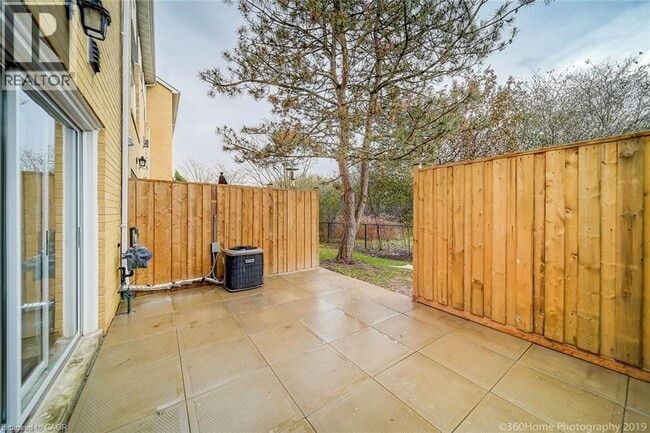 Building Photo - 2300 Brays Ln