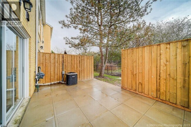Photo du bâtiment - 2300 Brays Ln