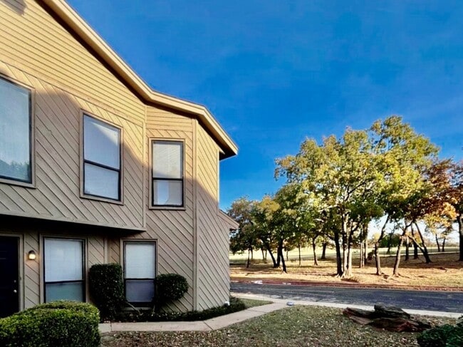 Building Photo - 1622 Windhill Ave