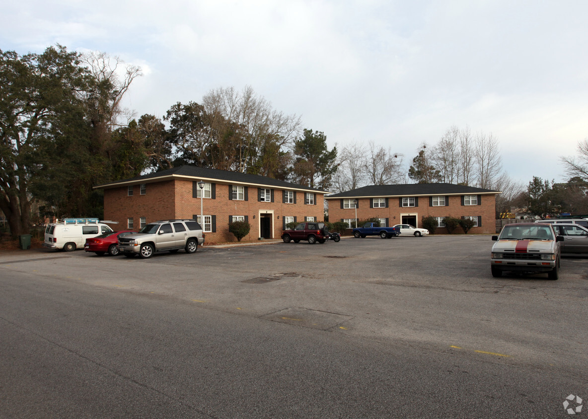 Primary Photo - Pebble Road Apartments