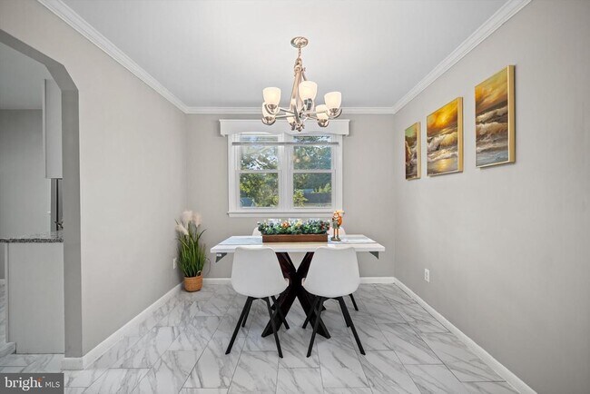 Building Photo - 9109 Pinehurst Dr