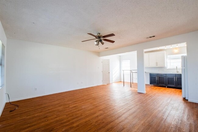 Foto del edificio - 12203 Waters Park Rd