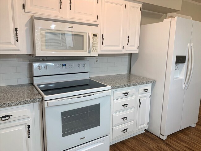 Foto del edificio - 4423 Warm Springs Rd