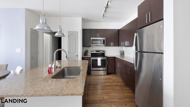 Foto del edificio - 5275 Town and Country Blvd
