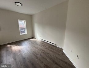 Building Photo - 444 Bridge St