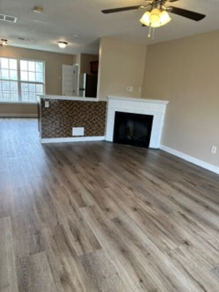 Sala de estar - 500 Jaclyn Cir