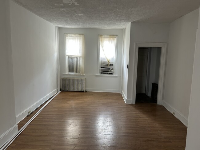 Building Photo - 136 S 12th St