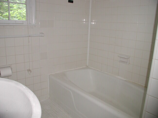 Foto del edificio - 4179 Shawnee Ln NE