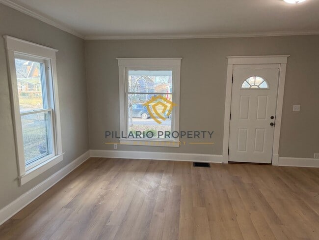 Foto del edificio - Fully Renovated 3-Bedroom/2-Bathroom with Huge Loft, Near Ellenberger Park, Available NOW!