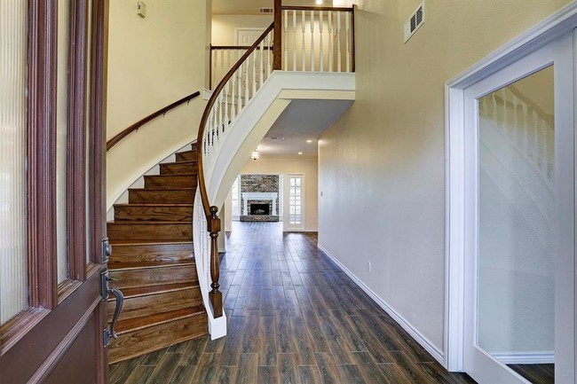 Building Photo - 1019 Fleetwood Pl Dr