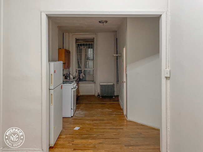 Building Photo - 446 3rd Ave