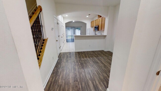Foto del edificio - 6168 High Tide Blvd